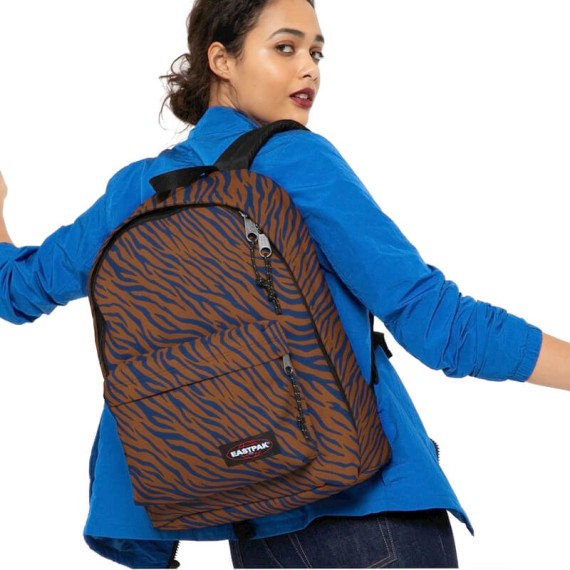 Mochila Eastpak para Portátil OUT OF OFFICE Safari Zebra | Ref.267.767J24