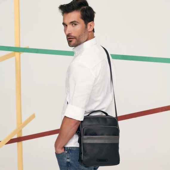 Bolsa de Tiracolo c/ Pega Matties REPORTEROS SPORT Preta | Ref. 132.40023P