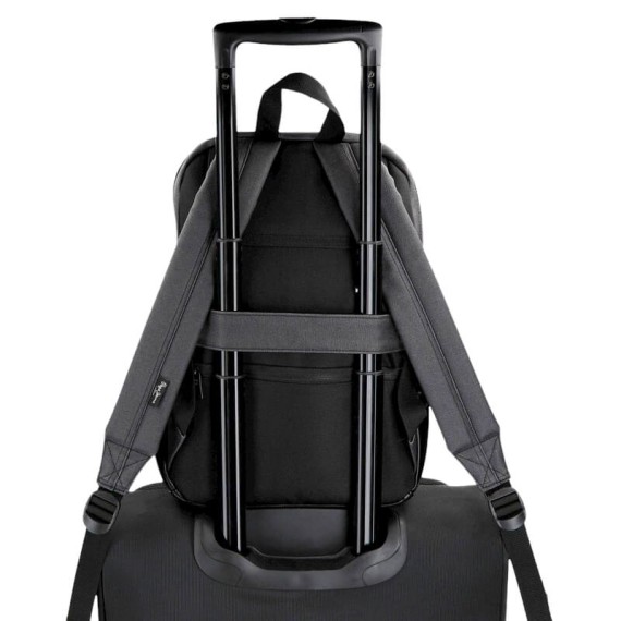 Mochila para Portátil 12” C/ USB Pepe Jeans GRAYS Preta | Ref. 186.7792031 Mochila para Portátil 12” C/ USB Pepe Jeans GRAYS Preta | Ref. 186.7792031