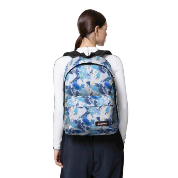 Mochila EASTPAK p/ Portátil 14” Out Of Office Dream Flower Blue | Ref. 267.357677S5 Mochila EASTPAK p/ Portátil 14” Out Of Office Dream Flower Blue | Ref. 267.357677S5