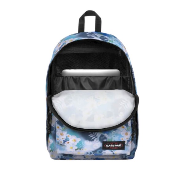 Mochila EASTPAK p/ Portátil 14” Out Of Office Dream Flower Blue | Ref. 267.357677S5 Mochila EASTPAK p/ Portátil 14” Out Of Office Dream Flower Blue | Ref. 267.357677S5
