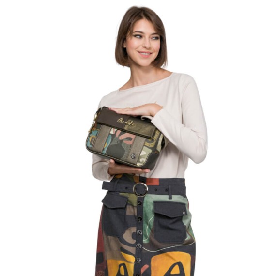 ANEKKE Bolsa de Tiracolo Estampada c/ Aba Amphora Castanha | Ref. 280.42713-570